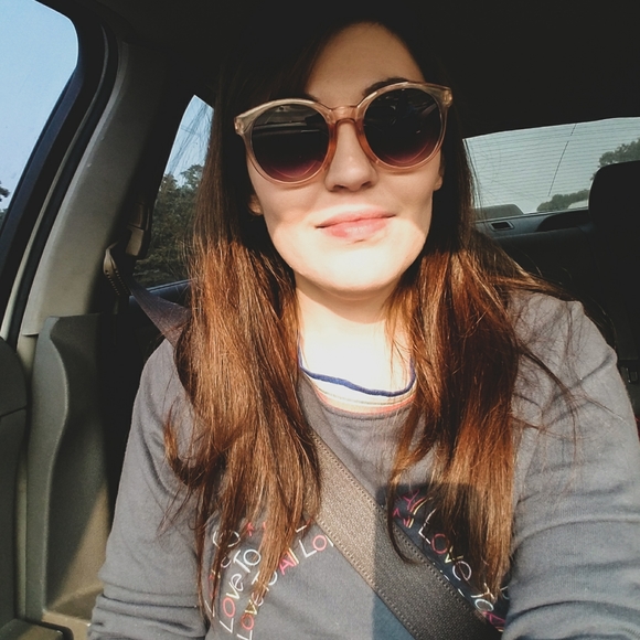 π» Meet Your Posher, Kaitlyn π» - Picture 2 of 2